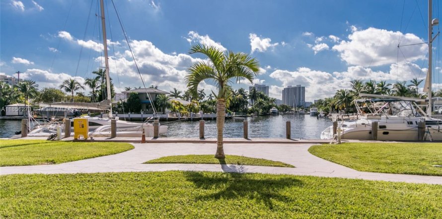 Condo à Hallandale Beach, Floride, 1 chambre  № 1960684