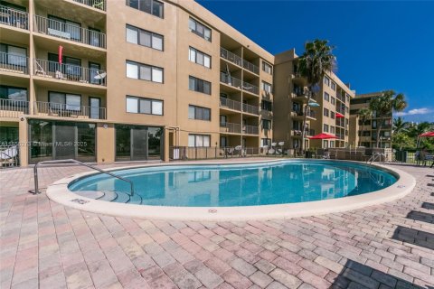 Copropriété à louer à Hallandale Beach, Floride: 1 chambre, 82.4 m2 № 1960684 - photo 2