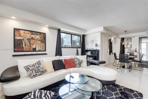 Copropriété à louer à Hallandale Beach, Floride: 1 chambre, 82.4 m2 № 1960684 - photo 12