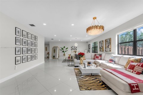 Villa ou maison à louer à Doral, Floride: 5 chambres, 386.38 m2 № 1932059 - photo 5