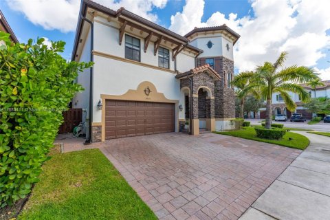 Villa ou maison à louer à Doral, Floride: 5 chambres, 386.38 m2 № 1932059 - photo 2
