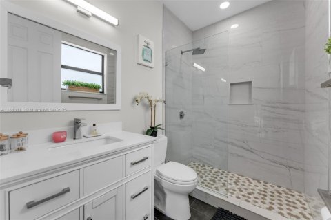 Villa ou maison à louer à Doral, Floride: 5 chambres, 386.38 m2 № 1932059 - photo 22