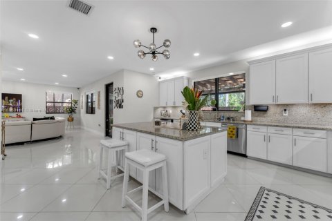 Villa ou maison à louer à Doral, Floride: 5 chambres, 386.38 m2 № 1932059 - photo 14