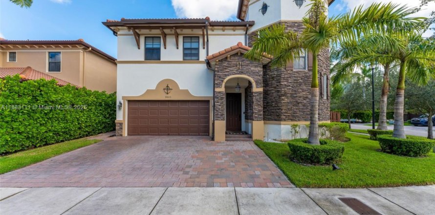 Villa ou maison à Doral, Floride 5 chambres, 386.38 m2 № 1932059