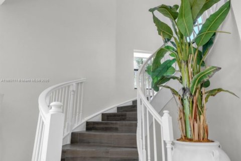 Villa ou maison à louer à Doral, Floride: 5 chambres, 386.38 m2 № 1932059 - photo 17