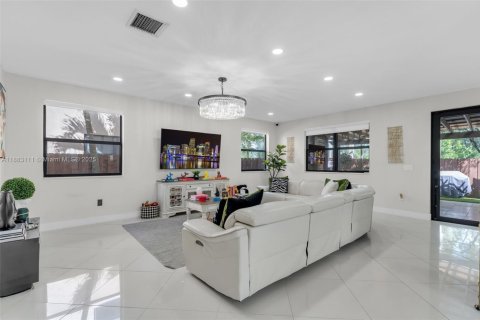 Villa ou maison à louer à Doral, Floride: 5 chambres, 386.38 m2 № 1932059 - photo 10