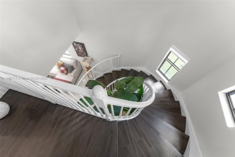 Villa ou maison à louer à Doral, Floride: 5 chambres, 386.38 m2 № 1932059 - photo 18