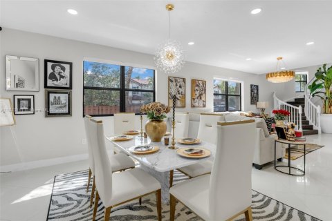 Villa ou maison à louer à Doral, Floride: 5 chambres, 386.38 m2 № 1932059 - photo 8