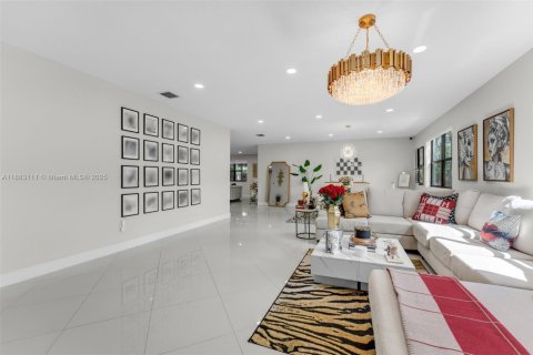Villa ou maison à louer à Doral, Floride: 5 chambres, 386.38 m2 № 1932059 - photo 6