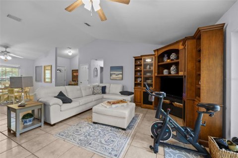 Casa en venta en Fort White, Florida, 3 dormitorios, 149.76 m2 № 1909595 - foto 10