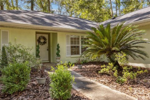 House in Fort White, Florida 3 bedrooms, 149.76 sq.m. № 1909595 - photo 20