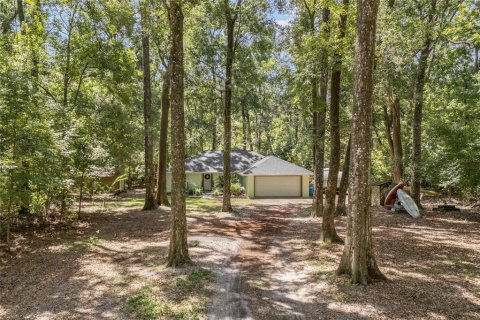 House in Fort White, Florida 3 bedrooms, 149.76 sq.m. № 1909595 - photo 2