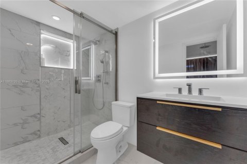 Condo in Miami, Florida, 2 bedrooms  № 1991237 - photo 9