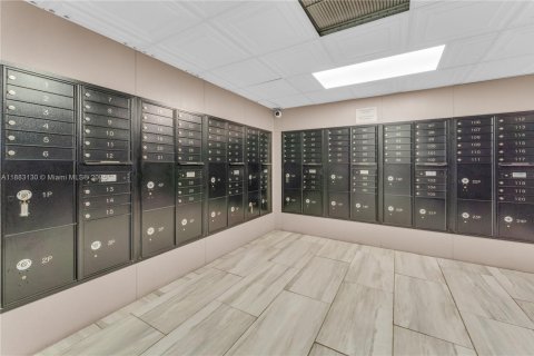 Condo in Miami, Florida, 2 bedrooms  № 1991237 - photo 18