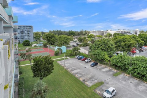 Condo in Miami, Florida, 2 bedrooms  № 1991237 - photo 21