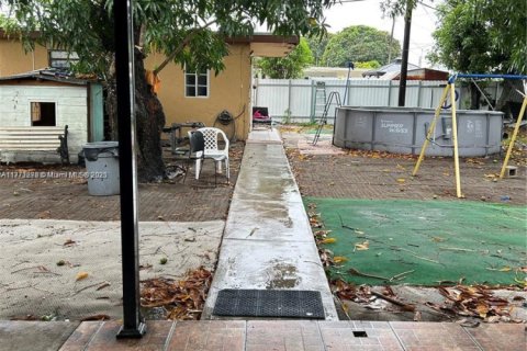 Villa ou maison à vendre à Hialeah, Floride: 4 chambres, 167.5 m2 № 1705537 - photo 12