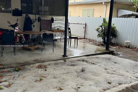 Villa ou maison à vendre à Hialeah, Floride: 4 chambres, 167.5 m2 № 1705537 - photo 10