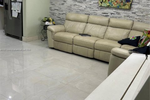 Villa ou maison à vendre à Hialeah, Floride: 4 chambres, 167.5 m2 № 1705537 - photo 1
