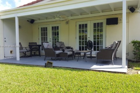 House in Miami, Florida 3 bedrooms, 167.13 sq.m. № 1936127 - photo 8