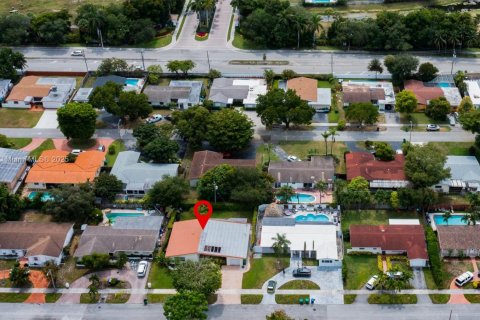 House in Miami, Florida 3 bedrooms, 167.13 sq.m. № 1936127 - photo 23