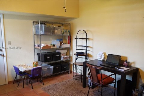 House in Miami, Florida 3 bedrooms, 167.13 sq.m. № 1936127 - photo 16