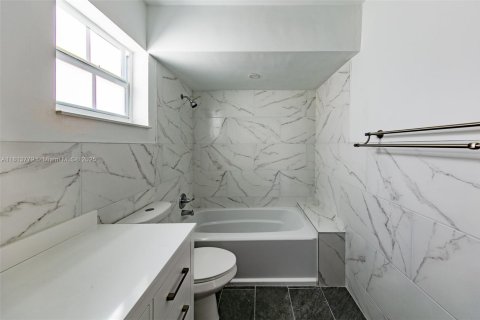 House in Miami, Florida 3 bedrooms, 167.13 sq.m. № 1936127 - photo 21