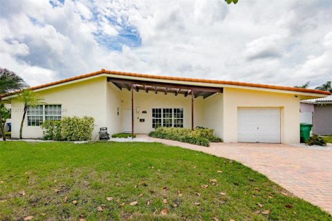 House in Miami, Florida 3 bedrooms, 167.13 sq.m. № 1936127 - photo 3