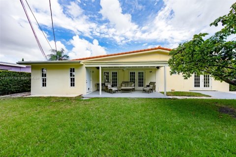 House in Miami, Florida 3 bedrooms, 167.13 sq.m. № 1936127 - photo 4