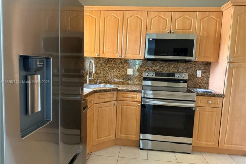 Снять в аренду кондоминиум в Коконат Крик, Флорида 2 спальни, 98.57м2, № 1882470 - фото 4
