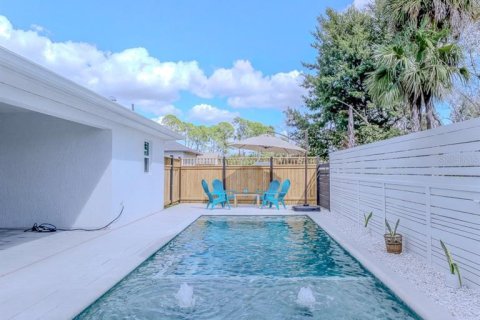 Villa ou maison à vendre à North Port, Floride: 4 chambres, 201.69 m2 № 2148341 - photo 2