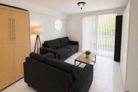 Condo in Surfside, Florida, 1 bedroom № 2253646 - photo 3