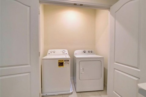 Townhouse in Davenport, Florida 3 bedrooms, 156.08 sq.m. № 1911646 - photo 18