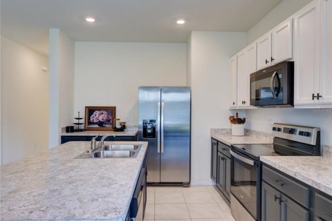 Townhouse in Davenport, Florida 3 bedrooms, 156.08 sq.m. № 1911646 - photo 12