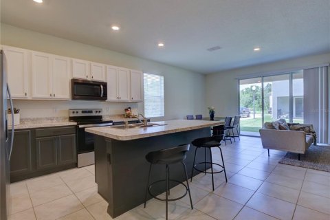 Townhouse in Davenport, Florida 3 bedrooms, 156.08 sq.m. № 1911646 - photo 7