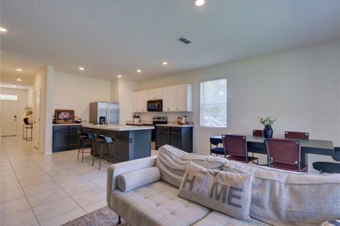 Townhouse in Davenport, Florida 3 bedrooms, 156.08 sq.m. № 1911646 - photo 4