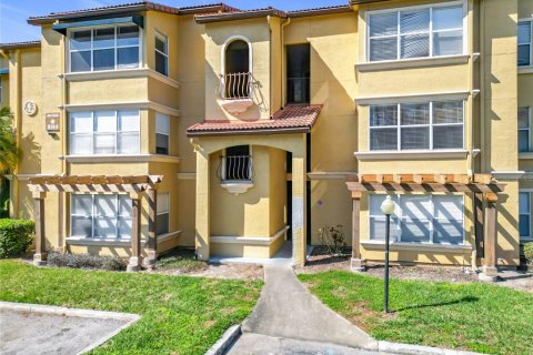 Condo in Orlando, Florida, 2 bedrooms  № 1510323 - photo 1