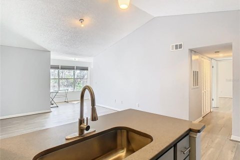 Condo in Orlando, Florida, 2 bedrooms  № 1510323 - photo 8