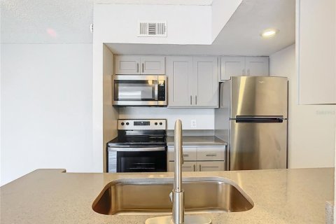 Condo in Orlando, Florida, 2 bedrooms  № 1510323 - photo 5