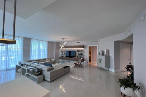 Condo in North Miami Beach, Florida, 3 bedrooms  № 2059916 - photo 3