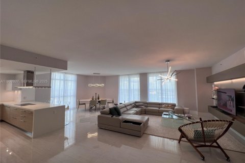 Condo in North Miami Beach, Florida, 3 bedrooms № 2059916