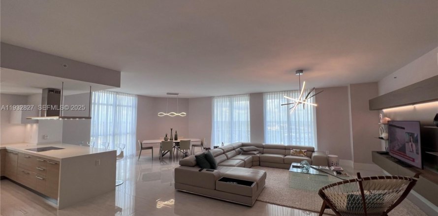 Condo in North Miami Beach, Florida, 3 bedrooms  № 2059916