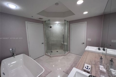 Condo in North Miami Beach, Florida, 3 bedrooms  № 2059916 - photo 11