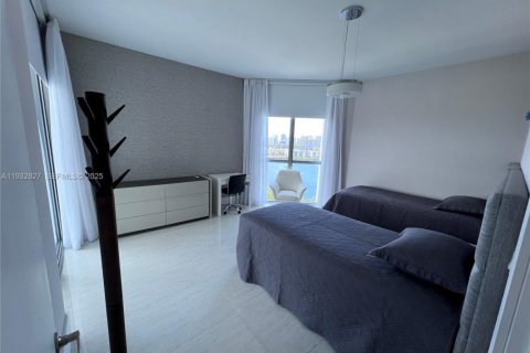 Condo in North Miami Beach, Florida, 3 bedrooms  № 2059916 - photo 6