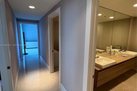 Condo in North Miami Beach, Florida, 3 bedrooms  № 2059916 - photo 10