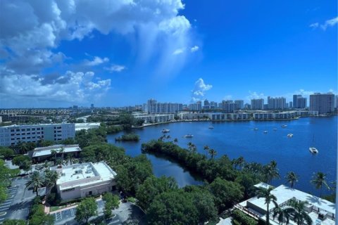 Condo in North Miami Beach, Florida, 3 bedrooms  № 2059916 - photo 7