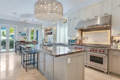 Villa ou maison à vendre à Miami, Floride: 4 chambres, 374.49 m2 № 2045378 - photo 11