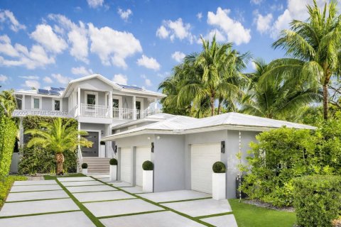Villa ou maison à vendre à Miami, Floride: 4 chambres, 374.49 m2 № 2045378 - photo 2