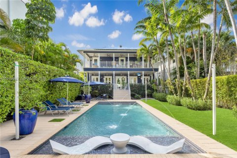 Villa ou maison à vendre à Miami, Floride: 4 chambres, 374.49 m2 № 2045378 - photo 7