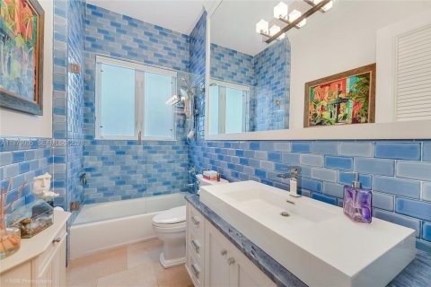 Villa ou maison à vendre à Miami, Floride: 4 chambres, 374.49 m2 № 2045378 - photo 27