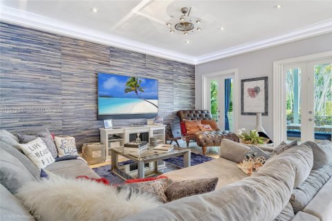 Villa ou maison à vendre à Miami, Floride: 4 chambres, 374.49 m2 № 2045378 - photo 16